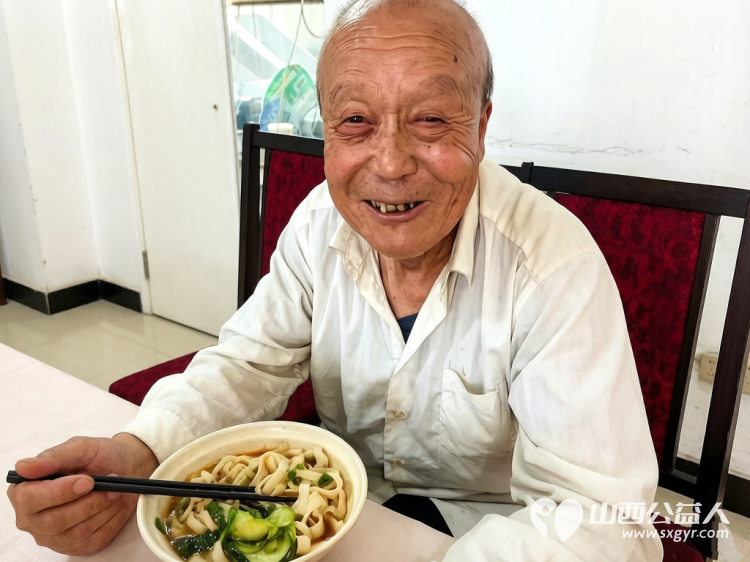 一碗热面暖人心文化健体添温情----长治市小雨点公益志愿者协会思源组7月6日在长治市雨花斋二部开展免费供餐暖心公益活动 - 第25张