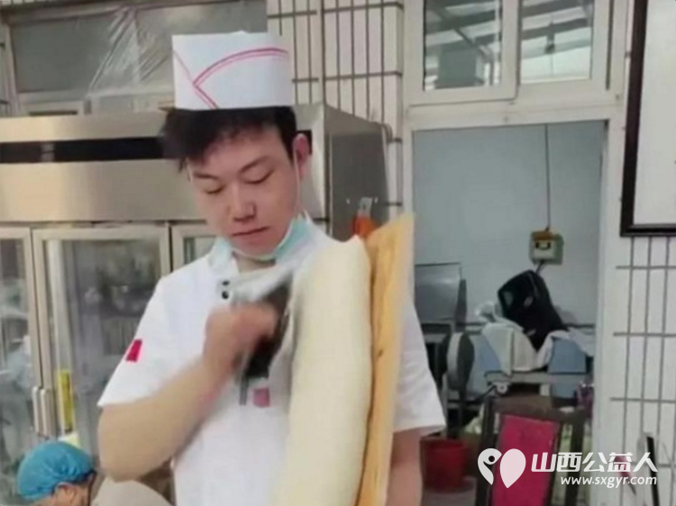 一碗热面暖人心文化健体添温情----长治市小雨点公益志愿者协会思源组7月6日在长治市雨花斋二部开展免费供餐暖心公益活动 - 第5张