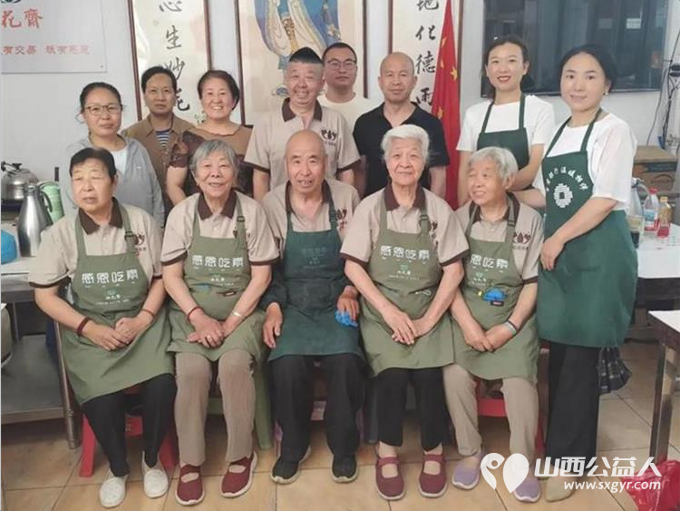 一碗热面暖人心文化健体添温情----长治市小雨点公益志愿者协会思源组7月6日在长治市雨花斋二部开展免费供餐暖心公益活动 - 第1张