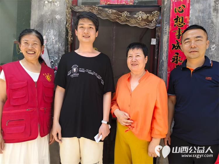 寿阳县卡卡公益志愿者协会开启暑期助学帮扶活动本次共资助4名困境学子为每名孩子发放1000元助学金和一些生活物资感谢爱心志愿者的这份温暖 - 第3张
