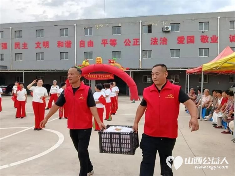 文化下乡暖人心爱心慰问情意浓----忻州市爱心公益协会走进忻府区兰村乡晏村开展慰问演出还为晏村十三户困难家庭发放了慰问礼品将社会大家庭的温暖切实传递到群众手中 - 第8张