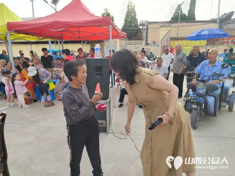 文化下乡暖人心爱心慰问情意浓----忻州市爱心公益协会走进忻府区兰村乡晏村开展慰问演出还为晏村十三户困难家庭发放了慰问礼品将社会大家庭的温暖切实传递到群众手中 - 第14张