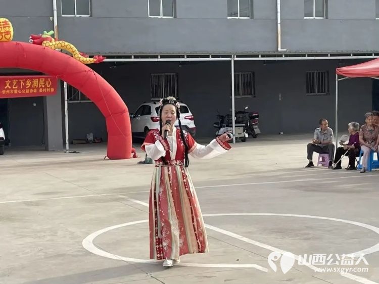 文化下乡暖人心爱心慰问情意浓----忻州市爱心公益协会走进忻府区兰村乡晏村开展慰问演出还为晏村十三户困难家庭发放了慰问礼品将社会大家庭的温暖切实传递到群众手中 - 第5张