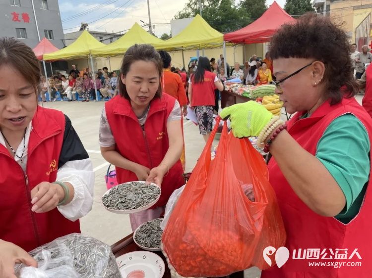 文化下乡暖人心爱心慰问情意浓----忻州市爱心公益协会走进忻府区兰村乡晏村开展慰问演出还为晏村十三户困难家庭发放了慰问礼品将社会大家庭的温暖切实传递到群众手中 - 第9张