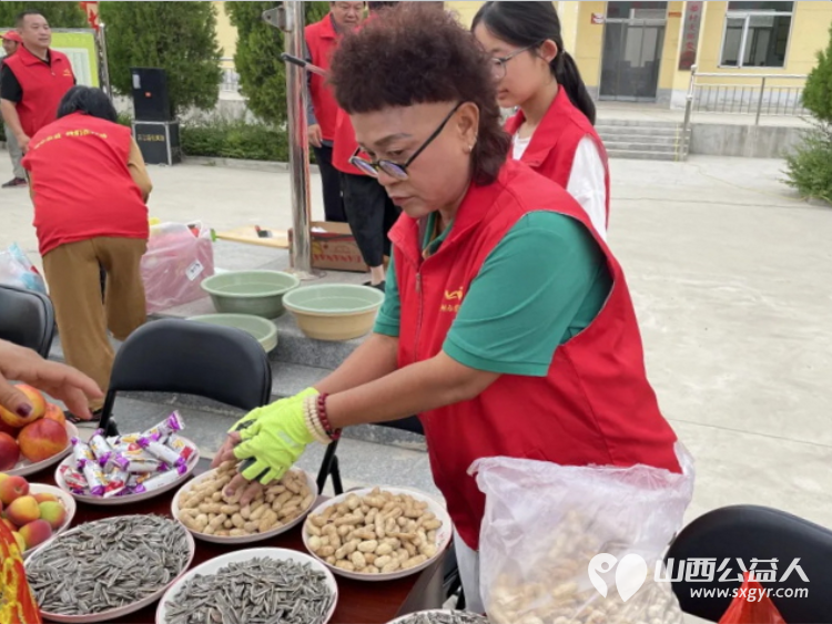 文化下乡暖人心爱心慰问情意浓----忻州市爱心公益协会走进忻府区兰村乡晏村开展慰问演出还为晏村十三户困难家庭发放了慰问礼品将社会大家庭的温暖切实传递到群众手中 - 第18张