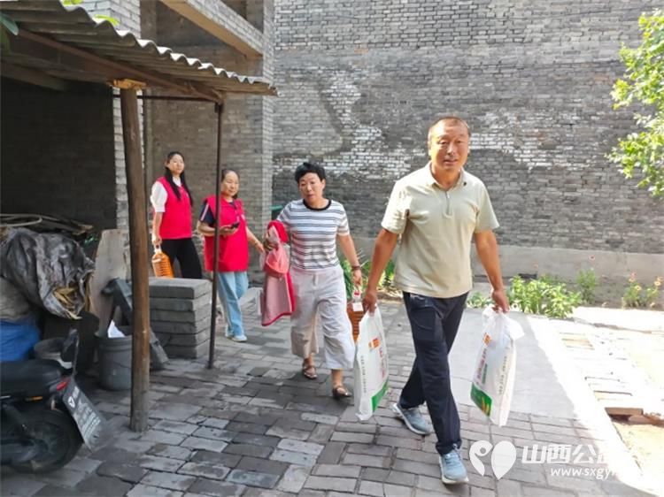 红心向党暖桑榆敬老志愿献礼七一 介休市敬老协会前往义安镇开展走访慰问看望高龄困难老党员送上慰问物资与节日祝福详细询问老人身体状况和生活所需倾听他们的心声 - 第9张