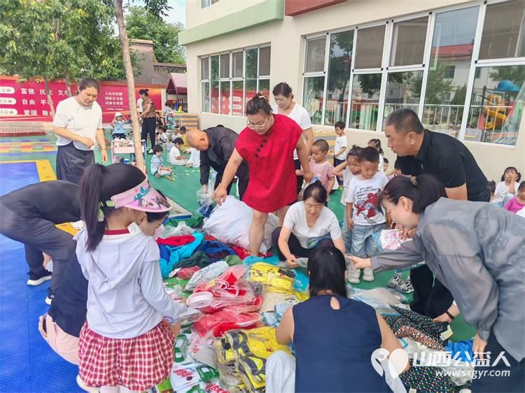 太原市阳光益佳党支部开展迎七一在清徐县徐沟镇高花小学一对一帮扶公益慰问活动为校内15名困境学生送去价值5000余元的助学金为幼儿园孩子们捐赠各类爱心生活用品 - 第15张