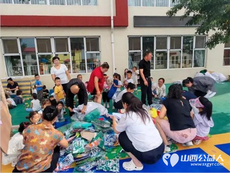太原市阳光益佳党支部开展迎七一在清徐县徐沟镇高花小学一对一帮扶公益慰问活动为校内15名困境学生送去价值5000余元的助学金为幼儿园孩子们捐赠各类爱心生活用品 - 第14张