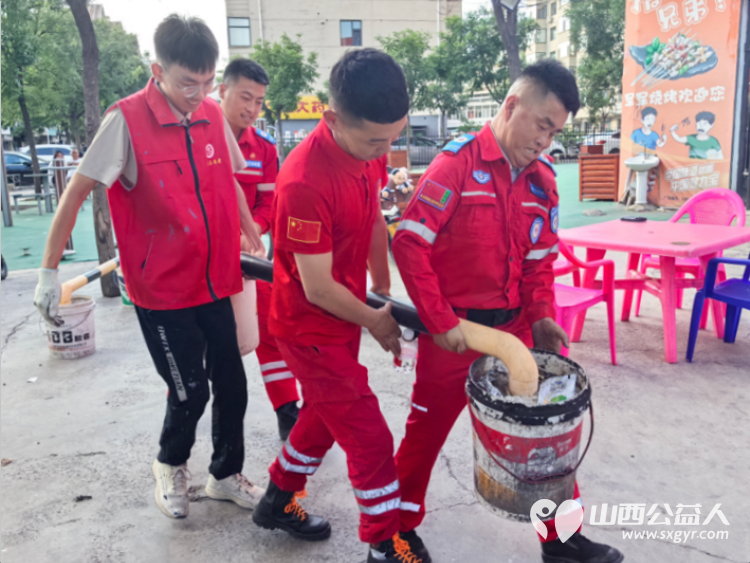 联合整治齐发力社区环境换新颜----吕梁市中志协救援队助力昌茂社区环境提质焕新对辖区环境进行全面清理整治 - 第2张