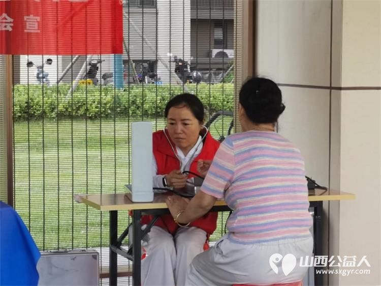 志愿服务进社区健康活动暖人心----介休市敬老协会2026年7月8日走进介休市北坛街道文苑街保利达小区为社区所有老人爱心理发义诊让每一位老人清爽舒心感受社会送来的暖心陪伴 - 第33张 - 山西公益人 志愿服务进社区健康活动暖人心----介休市敬老协会2026年7月8日走进介休市北坛街道文苑街保利达小区为社区所有老人爱心理发义诊让每一位老人清爽舒心感受社会送来的暖心陪伴 - 第33张