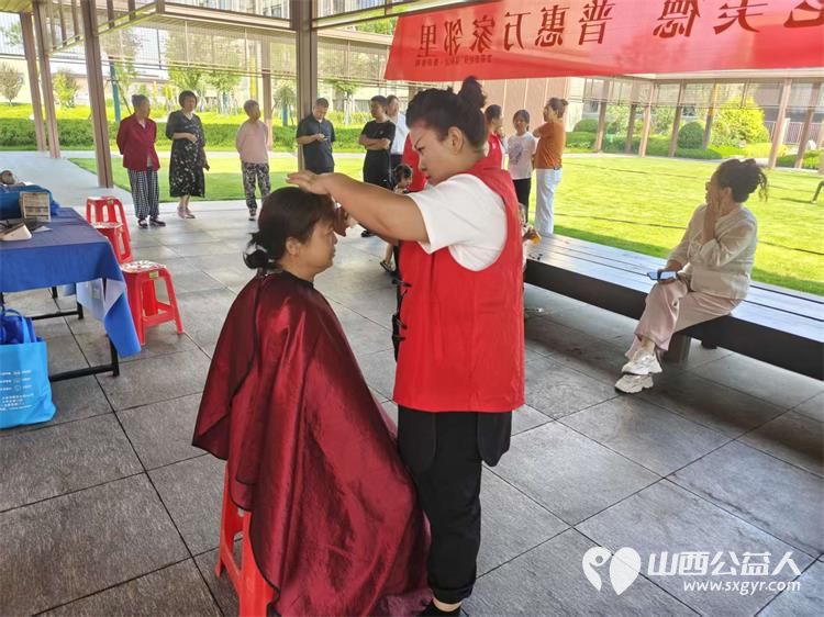 志愿服务进社区健康活动暖人心----介休市敬老协会2026年7月8日走进介休市北坛街道文苑街保利达小区为社区所有老人爱心理发义诊让每一位老人清爽舒心感受社会送来的暖心陪伴 - 第17张 - 山西公益人 志愿服务进社区健康活动暖人心----介休市敬老协会2026年7月8日走进介休市北坛街道文苑街保利达小区为社区所有老人爱心理发义诊让每一位老人清爽舒心感受社会送来的暖心陪伴 - 第17张