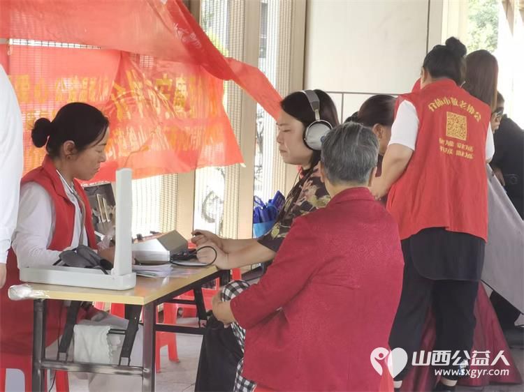 志愿服务进社区健康活动暖人心----介休市敬老协会2026年7月8日走进介休市北坛街道文苑街保利达小区为社区所有老人爱心理发义诊让每一位老人清爽舒心感受社会送来的暖心陪伴 - 第28张 - 山西公益人 志愿服务进社区健康活动暖人心----介休市敬老协会2026年7月8日走进介休市北坛街道文苑街保利达小区为社区所有老人爱心理发义诊让每一位老人清爽舒心感受社会送来的暖心陪伴 - 第28张