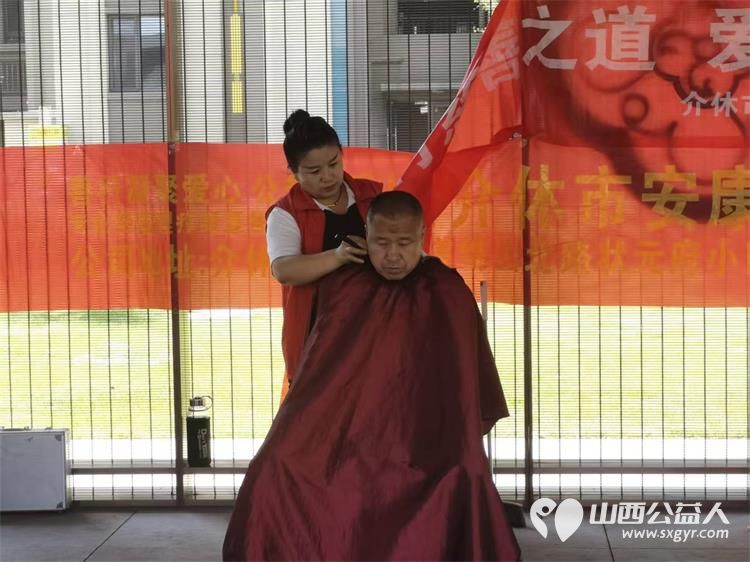 志愿服务进社区健康活动暖人心----介休市敬老协会2026年7月8日走进介休市北坛街道文苑街保利达小区为社区所有老人爱心理发义诊让每一位老人清爽舒心感受社会送来的暖心陪伴 - 第14张 - 山西公益人 志愿服务进社区健康活动暖人心----介休市敬老协会2026年7月8日走进介休市北坛街道文苑街保利达小区为社区所有老人爱心理发义诊让每一位老人清爽舒心感受社会送来的暖心陪伴 - 第14张