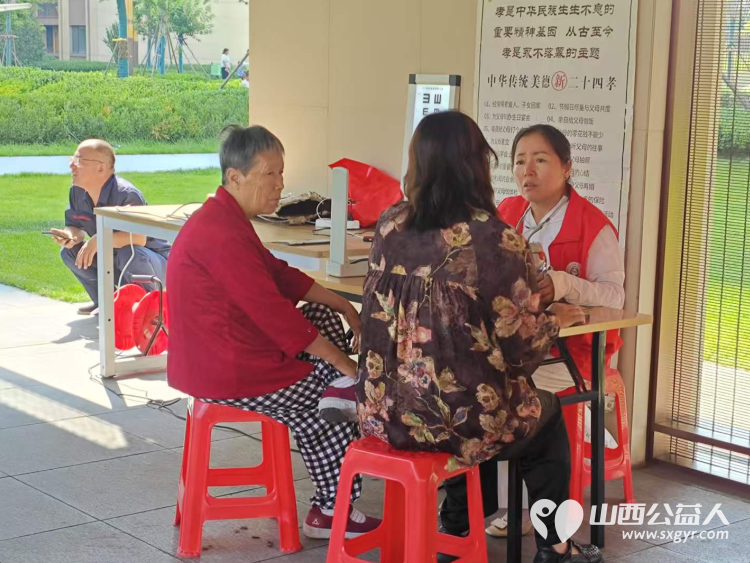 志愿服务进社区健康活动暖人心----介休市敬老协会2026年7月8日走进介休市北坛街道文苑街保利达小区为社区所有老人爱心理发义诊让每一位老人清爽舒心感受社会送来的暖心陪伴 - 第24张 - 山西公益人 志愿服务进社区健康活动暖人心----介休市敬老协会2026年7月8日走进介休市北坛街道文苑街保利达小区为社区所有老人爱心理发义诊让每一位老人清爽舒心感受社会送来的暖心陪伴 - 第24张