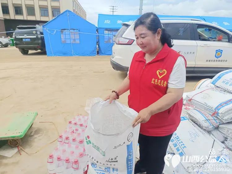 山西忻州志愿者冯丽驰援广西横州助力一线抗洪救灾安置点里忙不停尽己所能为受灾群众送上一份温暖与力量 - 第3张