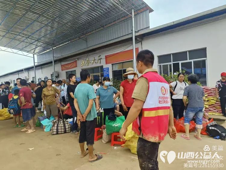 山西忻州志愿者冯丽驰援广西横州助力一线抗洪救灾安置点里忙不停尽己所能为受灾群众送上一份温暖与力量 - 第9张