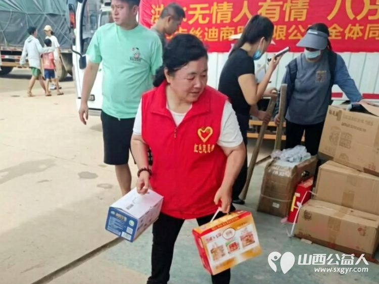 山西忻州志愿者冯丽驰援广西横州助力一线抗洪救灾安置点里忙不停尽己所能为受灾群众送上一份温暖与力量 - 第5张