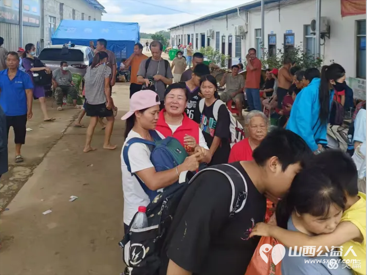 山西忻州志愿者冯丽驰援广西横州助力一线抗洪救灾安置点里忙不停尽己所能为受灾群众送上一份温暖与力量 - 第6张