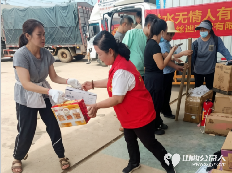 山西忻州志愿者冯丽驰援广西横州助力一线抗洪救灾安置点里忙不停尽己所能为受灾群众送上一份温暖与力量 - 第4张