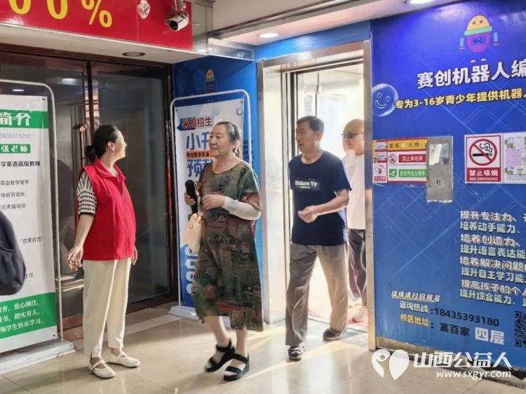 阳泉市义工联合会携九达国际影城邀请99位老人免费观看了热播电影《四渡》让老人们多一段欢聚相伴的时光 - 第3张 - 山西公益人 阳泉市义工联合会携九达国际影城邀请99位老人免费观看了热播电影《四渡》让老人们多一段欢聚相伴的时光 - 第3张