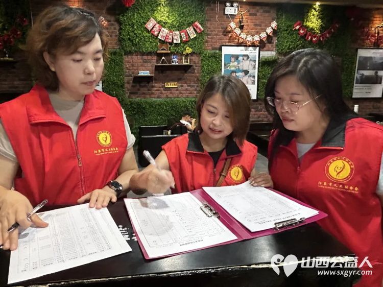 阳泉市义工联合会携九达国际影城邀请99位老人免费观看了热播电影《四渡》让老人们多一段欢聚相伴的时光 - 第5张 - 山西公益人 阳泉市义工联合会携九达国际影城邀请99位老人免费观看了热播电影《四渡》让老人们多一段欢聚相伴的时光 - 第5张