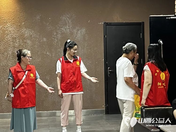 阳泉市义工联合会携九达国际影城邀请99位老人免费观看了热播电影《四渡》让老人们多一段欢聚相伴的时光 - 第7张 - 山西公益人 阳泉市义工联合会携九达国际影城邀请99位老人免费观看了热播电影《四渡》让老人们多一段欢聚相伴的时光 - 第7张