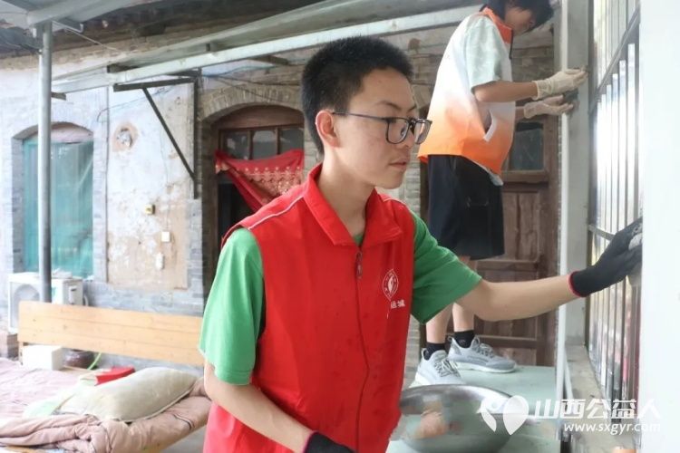 盐湖区志愿者协会开展困境家庭环境卫生清理志愿服务活动帮助残疾人家庭打扫卫生改善居住环境以实际行动传递社会温暖 - 第8张 - 山西公益人 盐湖区志愿者协会开展困境家庭环境卫生清理志愿服务活动帮助残疾人家庭打扫卫生改善居住环境以实际行动传递社会温暖 - 第8张