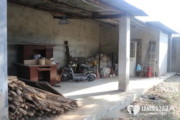 盐湖区志愿者协会开展困境家庭环境卫生清理志愿服务活动帮助残疾人家庭打扫卫生改善居住环境以实际行动传递社会温暖 - 第11张 - 山西公益人 盐湖区志愿者协会开展困境家庭环境卫生清理志愿服务活动帮助残疾人家庭打扫卫生改善居住环境以实际行动传递社会温暖 - 第11张