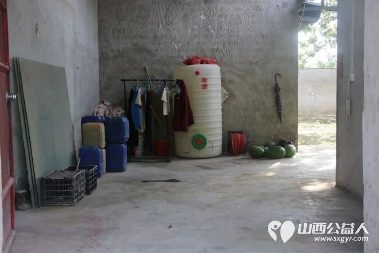 盐湖区志愿者协会开展困境家庭环境卫生清理志愿服务活动帮助残疾人家庭打扫卫生改善居住环境以实际行动传递社会温暖 - 第13张 - 山西公益人 盐湖区志愿者协会开展困境家庭环境卫生清理志愿服务活动帮助残疾人家庭打扫卫生改善居住环境以实际行动传递社会温暖 - 第13张