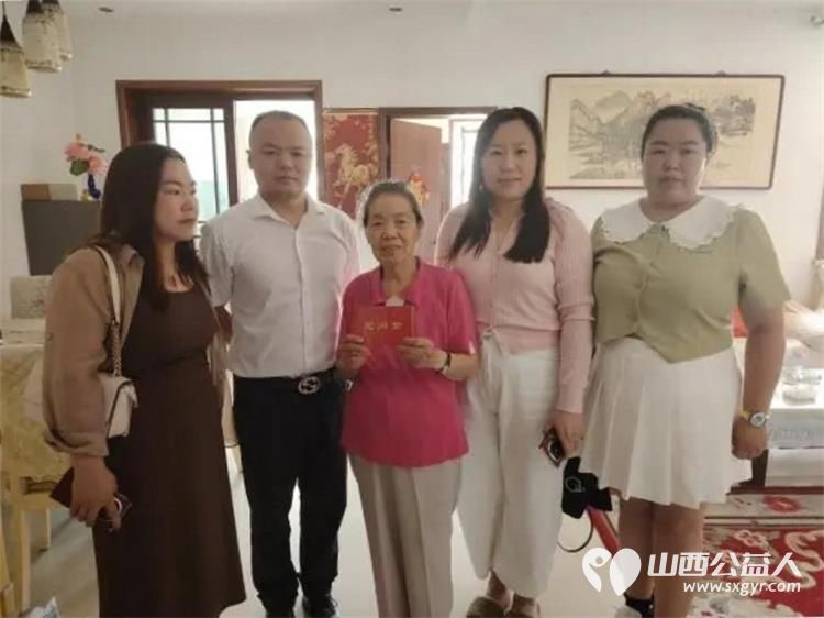 小店区工商联携爱心企业家吴总夫妇走进平阳路街道滨东社区开展公益慰问活动走访慰问辖区6户困难群众为他们送去慰问金和诚挚关怀 - 第1张 - 山西公益人 小店区工商联携爱心企业家吴总夫妇走进平阳路街道滨东社区开展公益慰问活动走访慰问辖区6户困难群众为他们送去慰问金和诚挚关怀 - 第1张