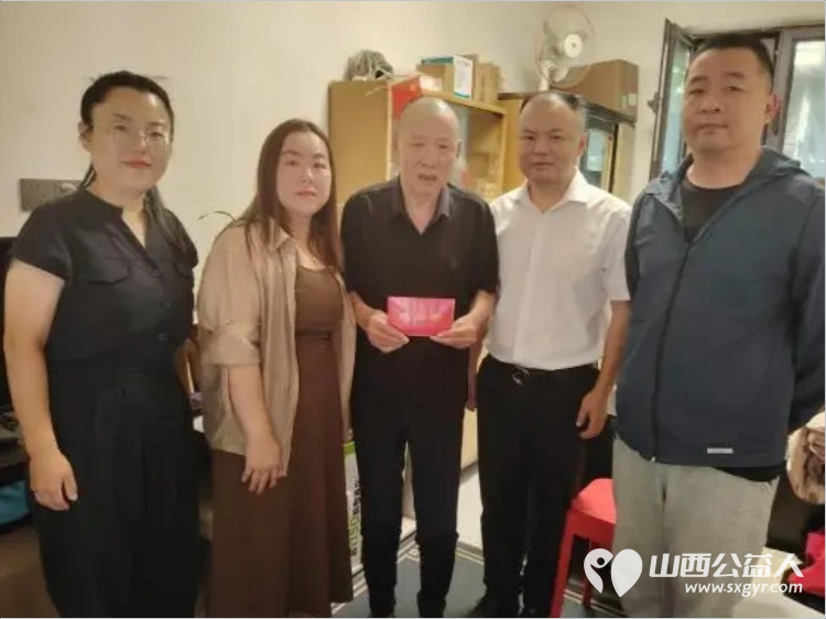 小店区工商联携爱心企业家吴总夫妇走进平阳路街道滨东社区开展公益慰问活动走访慰问辖区6户困难群众为他们送去慰问金和诚挚关怀 - 第2张 - 山西公益人 小店区工商联携爱心企业家吴总夫妇走进平阳路街道滨东社区开展公益慰问活动走访慰问辖区6户困难群众为他们送去慰问金和诚挚关怀 - 第2张
