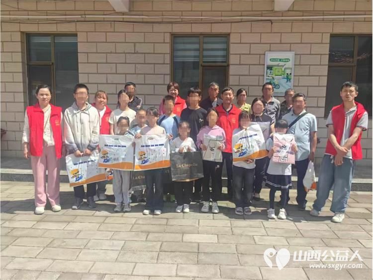 阳光长治相伴成长----长治市阳光困境儿童帮扶协会弘扬雷锋精神开展发放夏季温暖包专项帮扶活动温暖困境童心护航未成年人健康成长 - 第3张