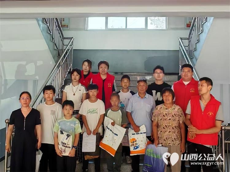 阳光长治相伴成长----长治市阳光困境儿童帮扶协会弘扬雷锋精神开展发放夏季温暖包专项帮扶活动温暖困境童心护航未成年人健康成长 - 第1张