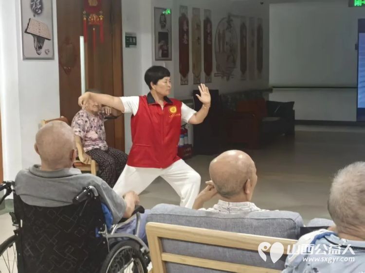给老人一份幸福就是给自己一份快乐----阳泉市义工联合会在恒爱仁和为老服务院开展为老人理发洗头洗脚剪指甲陪他们聊天系列服务活动让老人们感受到来自社会亲情般的温暖 - 第21张 - 山西公益人 给老人一份幸福就是给自己一份快乐----阳泉市义工联合会在恒爱仁和为老服务院开展为老人理发洗头洗脚剪指甲陪他们聊天系列服务活动让老人们感受到来自社会亲情般的温暖 - 第21张