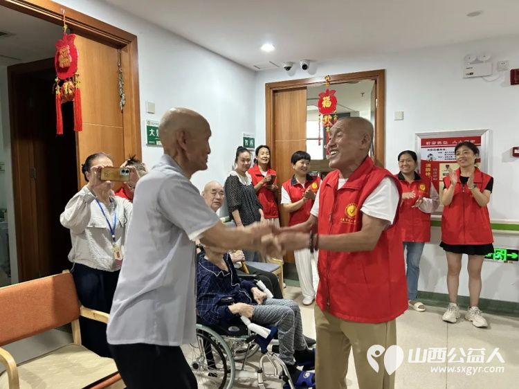 给老人一份幸福就是给自己一份快乐----阳泉市义工联合会在恒爱仁和为老服务院开展为老人理发洗头洗脚剪指甲陪他们聊天系列服务活动让老人们感受到来自社会亲情般的温暖 - 第22张 - 山西公益人 给老人一份幸福就是给自己一份快乐----阳泉市义工联合会在恒爱仁和为老服务院开展为老人理发洗头洗脚剪指甲陪他们聊天系列服务活动让老人们感受到来自社会亲情般的温暖 - 第22张