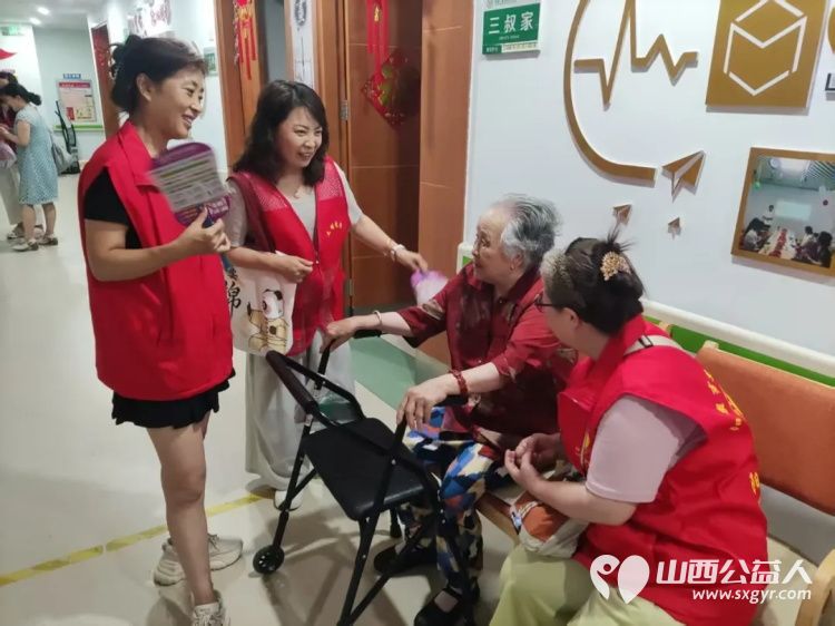 给老人一份幸福就是给自己一份快乐----阳泉市义工联合会在恒爱仁和为老服务院开展为老人理发洗头洗脚剪指甲陪他们聊天系列服务活动让老人们感受到来自社会亲情般的温暖 - 第25张 - 山西公益人 给老人一份幸福就是给自己一份快乐----阳泉市义工联合会在恒爱仁和为老服务院开展为老人理发洗头洗脚剪指甲陪他们聊天系列服务活动让老人们感受到来自社会亲情般的温暖 - 第25张