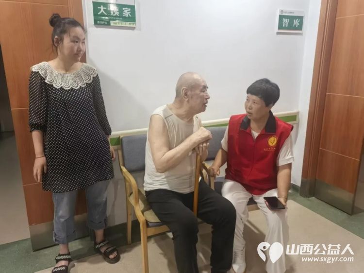 给老人一份幸福就是给自己一份快乐----阳泉市义工联合会在恒爱仁和为老服务院开展为老人理发洗头洗脚剪指甲陪他们聊天系列服务活动让老人们感受到来自社会亲情般的温暖 - 第23张 - 山西公益人 给老人一份幸福就是给自己一份快乐----阳泉市义工联合会在恒爱仁和为老服务院开展为老人理发洗头洗脚剪指甲陪他们聊天系列服务活动让老人们感受到来自社会亲情般的温暖 - 第23张