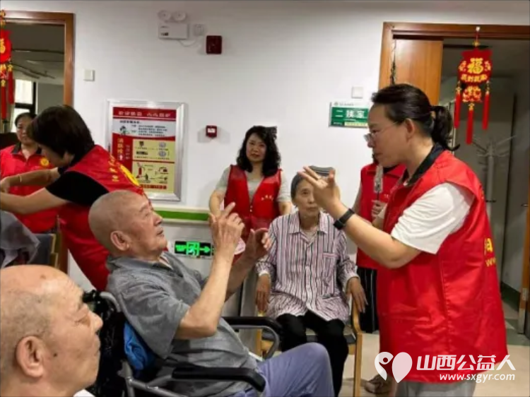 给老人一份幸福就是给自己一份快乐----阳泉市义工联合会在恒爱仁和为老服务院开展为老人理发洗头洗脚剪指甲陪他们聊天系列服务活动让老人们感受到来自社会亲情般的温暖 - 第18张 - 山西公益人 给老人一份幸福就是给自己一份快乐----阳泉市义工联合会在恒爱仁和为老服务院开展为老人理发洗头洗脚剪指甲陪他们聊天系列服务活动让老人们感受到来自社会亲情般的温暖 - 第18张