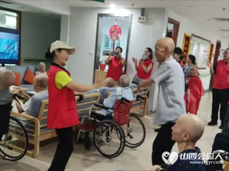 给老人一份幸福就是给自己一份快乐----阳泉市义工联合会在恒爱仁和为老服务院开展为老人理发洗头洗脚剪指甲陪他们聊天系列服务活动让老人们感受到来自社会亲情般的温暖 - 第17张 - 山西公益人 给老人一份幸福就是给自己一份快乐----阳泉市义工联合会在恒爱仁和为老服务院开展为老人理发洗头洗脚剪指甲陪他们聊天系列服务活动让老人们感受到来自社会亲情般的温暖 - 第17张