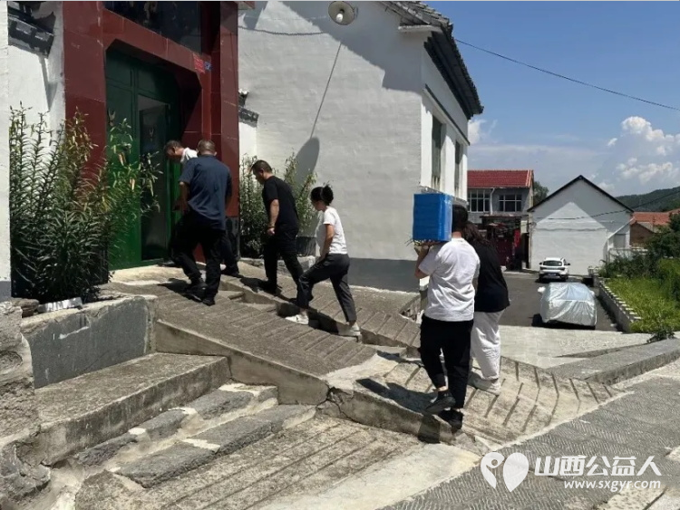 传承西沟精神坚守初心使命----长治市正能量公益协会组织志愿者赴平顺西沟开展红色研学实践活动实地感悟西沟精神走访慰问村内高龄老党员以暖心慰问传递温情 - 第16张