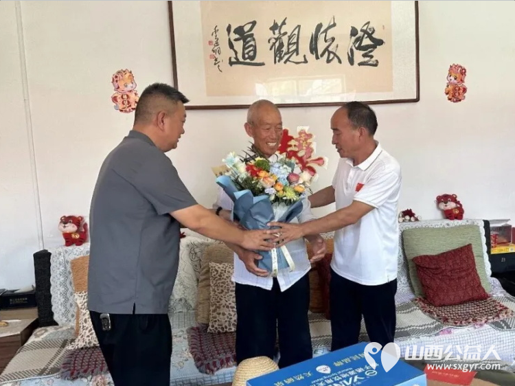 传承西沟精神坚守初心使命----长治市正能量公益协会组织志愿者赴平顺西沟开展红色研学实践活动实地感悟西沟精神走访慰问村内高龄老党员以暖心慰问传递温情 - 第8张
