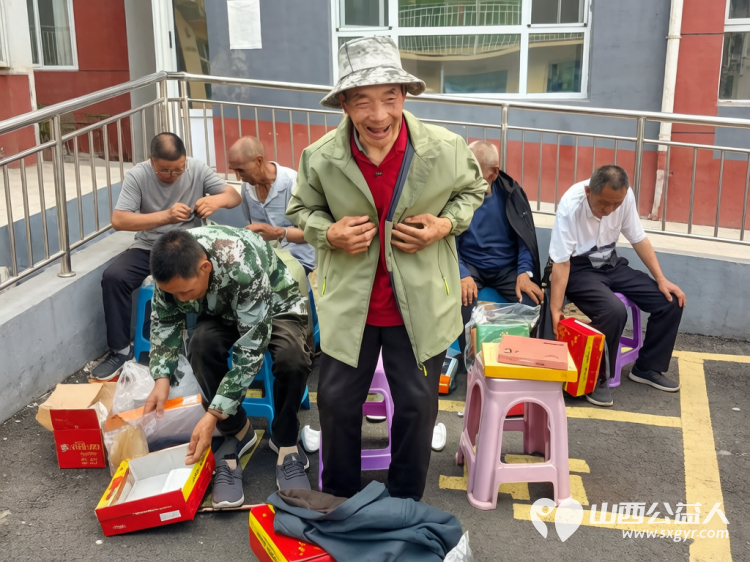 暖流漫过玉峡关----长治市小雨点志愿者公益协会思源组赴平顺县玉峡关区域养老服务中心开展第六届敬老公益活动 - 第7张