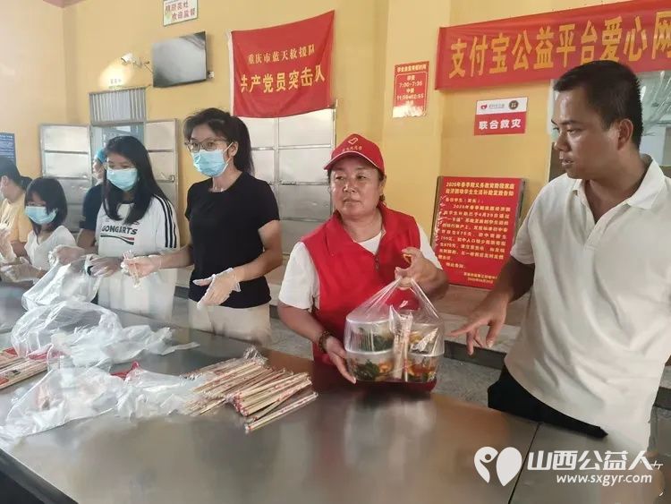 山西忻州志愿者冯丽奔赴广西灾区安置点服务日记协助重庆蓝天救援队开展后勤保障工作为一线工作人员打包盒饭 - 第1张