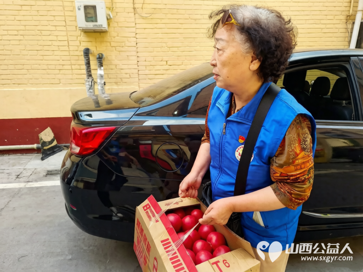 让世界充满爱心系折翼天使----长治市小雨点公益志愿者协会来到启明星智障儿童托管中心看望生活在那里可爱的孩子们为他们送去了关愛 - 第6张 - 山西公益人 让世界充满爱心系折翼天使----长治市小雨点公益志愿者协会来到启明星智障儿童托管中心看望生活在那里可爱的孩子们为他们送去了关愛 - 第6张