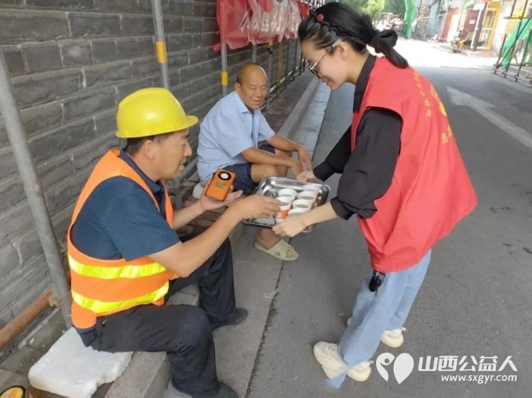 安福伏茶一杯伏茶千年善行|介休市彦博路社区志愿者协会免费伏茶茶摊7月15日开市组织志愿者每日熬煮伏茶免费发放给户外工作者与过往居民 - 第9张 - 山西公益人 安福伏茶一杯伏茶千年善行|介休市彦博路社区志愿者协会免费伏茶茶摊7月15日开市组织志愿者每日熬煮伏茶免费发放给户外工作者与过往居民 - 第9张