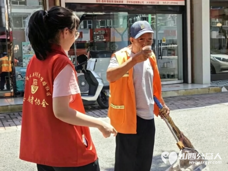 安福伏茶一杯伏茶千年善行|介休市彦博路社区志愿者协会免费伏茶茶摊7月15日开市组织志愿者每日熬煮伏茶免费发放给户外工作者与过往居民 - 第6张 - 山西公益人 安福伏茶一杯伏茶千年善行|介休市彦博路社区志愿者协会免费伏茶茶摊7月15日开市组织志愿者每日熬煮伏茶免费发放给户外工作者与过往居民 - 第6张