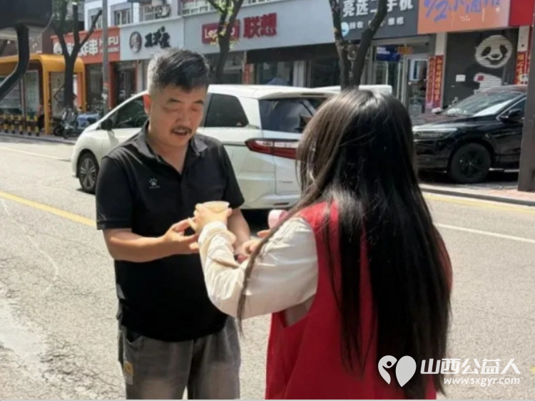 安福伏茶一杯伏茶千年善行|介休市彦博路社区志愿者协会免费伏茶茶摊7月15日开市组织志愿者每日熬煮伏茶免费发放给户外工作者与过往居民 - 第2张 - 山西公益人 安福伏茶一杯伏茶千年善行|介休市彦博路社区志愿者协会免费伏茶茶摊7月15日开市组织志愿者每日熬煮伏茶免费发放给户外工作者与过往居民 - 第2张