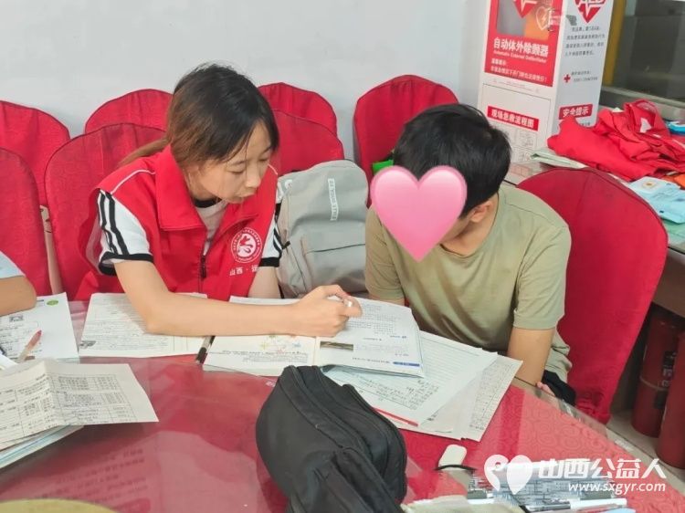 盐湖区志愿者协会开展暑期公益课堂大学生志愿者们用知识反哺社会用陪伴温暖童心在课业辅导的平凡岗位上践行着奉献友爱互助进步的志愿服务精神 - 第11张 - 山西公益人 盐湖区志愿者协会开展暑期公益课堂大学生志愿者们用知识反哺社会用陪伴温暖童心在课业辅导的平凡岗位上践行着奉献友爱互助进步的志愿服务精神 - 第11张
