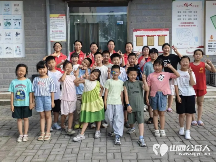 盐湖区志愿者协会开展暑期公益课堂大学生志愿者们用知识反哺社会用陪伴温暖童心在课业辅导的平凡岗位上践行着奉献友爱互助进步的志愿服务精神 - 第5张 - 山西公益人 盐湖区志愿者协会开展暑期公益课堂大学生志愿者们用知识反哺社会用陪伴温暖童心在课业辅导的平凡岗位上践行着奉献友爱互助进步的志愿服务精神 - 第5张