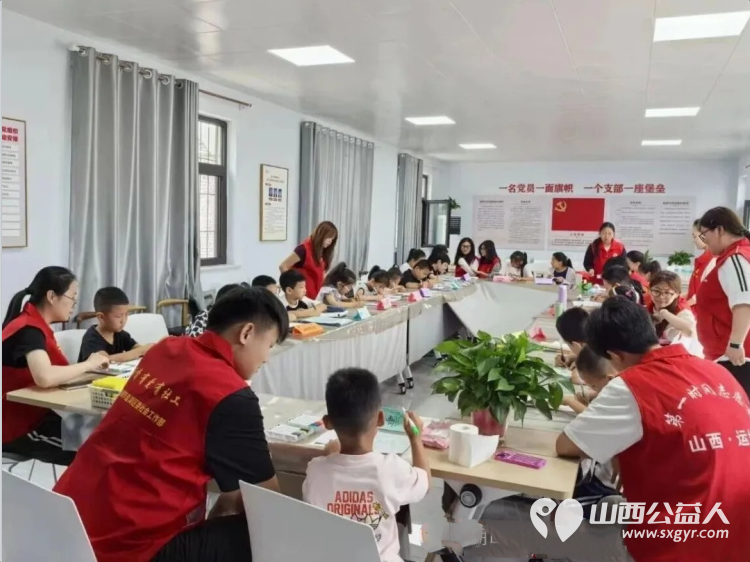 盐湖区志愿者协会开展暑期公益课堂大学生志愿者们用知识反哺社会用陪伴温暖童心在课业辅导的平凡岗位上践行着奉献友爱互助进步的志愿服务精神 - 第14张 - 山西公益人 盐湖区志愿者协会开展暑期公益课堂大学生志愿者们用知识反哺社会用陪伴温暖童心在课业辅导的平凡岗位上践行着奉献友爱互助进步的志愿服务精神 - 第14张